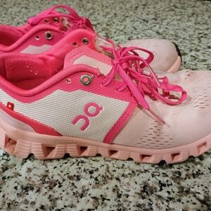 On Cloud women's size 6